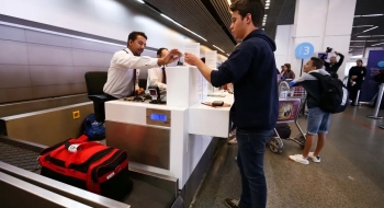 Saiba como autorizar viagem de menores sem precisar ir a cartório